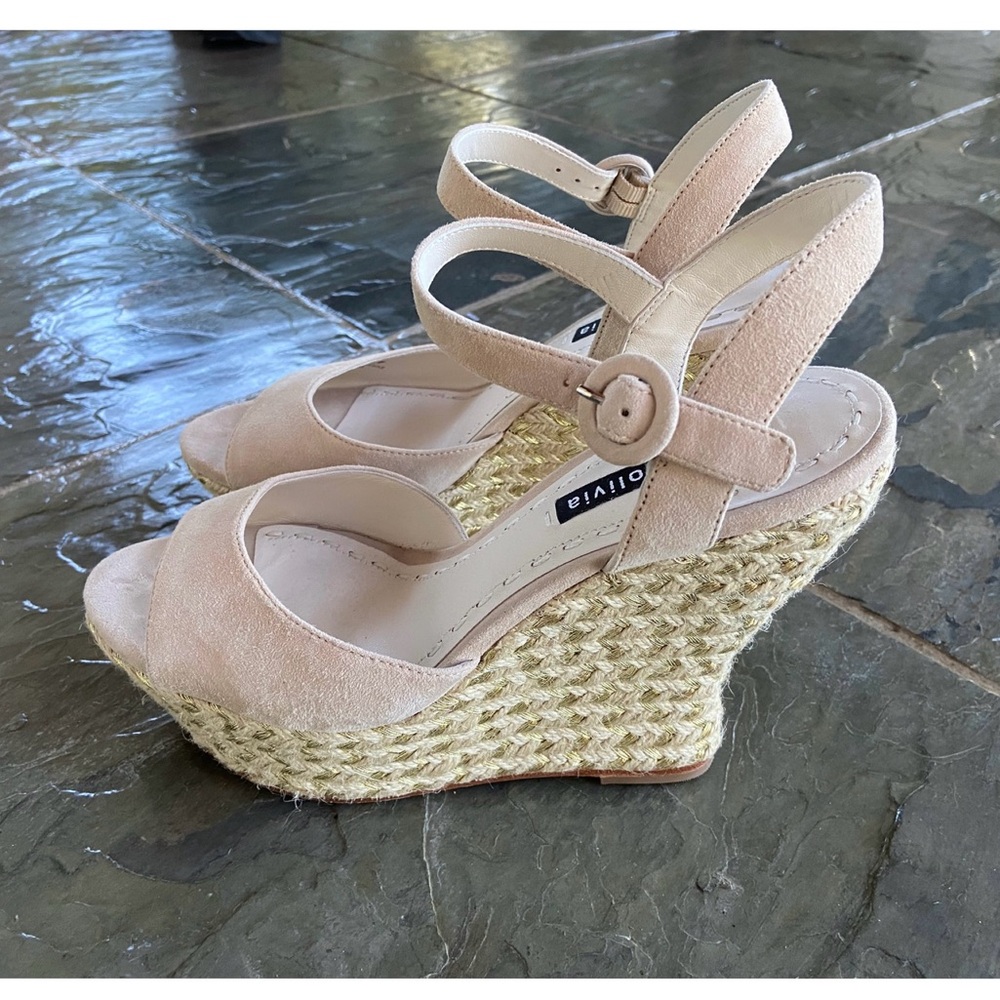 Alice + Olivia Espadrilles in Nude with Metallic Gold Treading EUC 38.5
